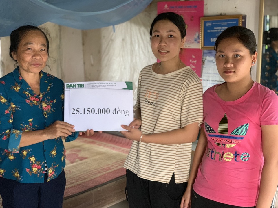 Cuộc đời cô gái “mơ có chiếc máy khâu”, được bạn đọc giúp đỡ thóc gạo ăn cả tháng không hết - 4 Cuộc đời cô gái “mơ có chiếc máy khâu”, được bạn đọc giúp đỡ thóc gạo ăn cả tháng không hết - 4