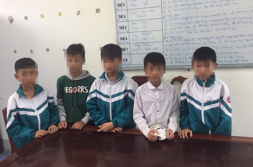 Điều tra vụ đập phá hàng loạt bóng đèn, ngã ngửa khi tìm ra thủ phạm - 1