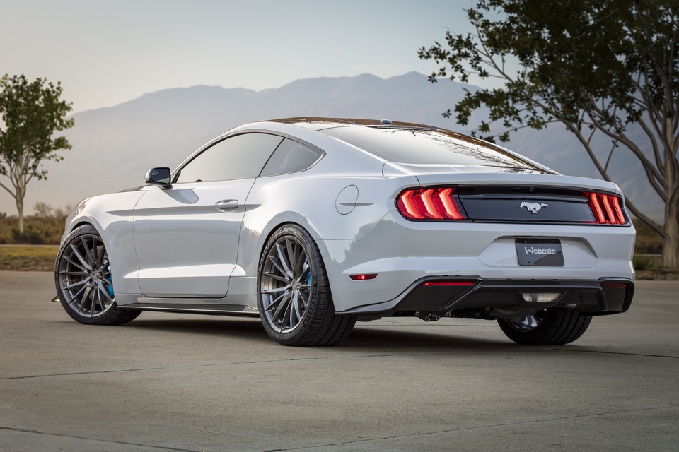 Ford Mustang Lithium dùng động cơ điện, hộp số sàn và sức mạnh 900 mã lực - 7 Ford Mustang Lithium dùng động cơ điện, hộp số sàn và sức mạnh 900 mã lực - 7