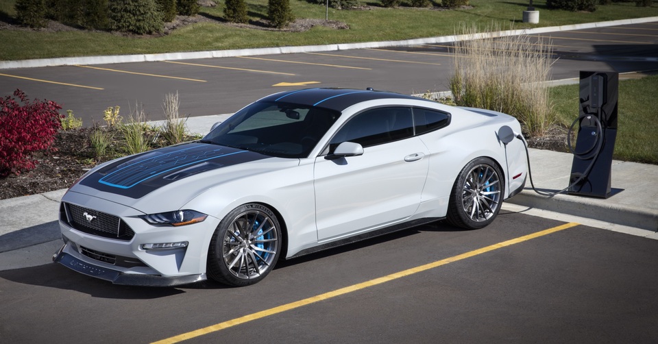 Ford Mustang Lithium dùng động cơ điện, hộp số sàn và sức mạnh 900 mã lực - 4 Ford Mustang Lithium dùng động cơ điện, hộp số sàn và sức mạnh 900 mã lực - 4