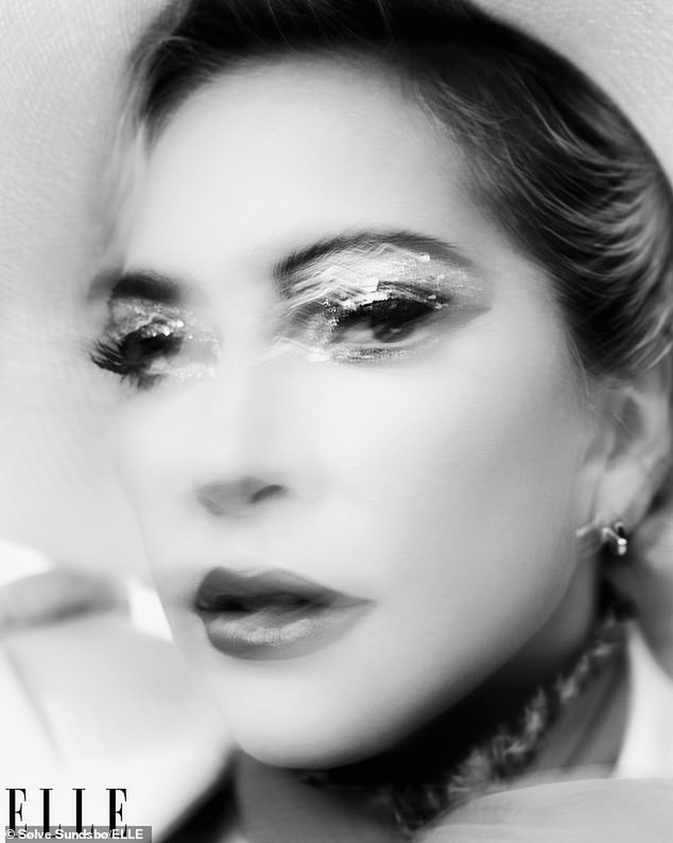 Lady Gaga thừa nhận dàn dựng màn diễn tình cảm với Bradley Cooper - 7