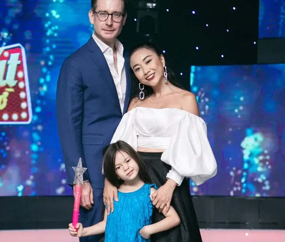 Công chúa nhà Đoan Trang náo loạn hậu trường 60 Phút Rực Rỡ - 3 Công chúa nhà Đoan Trang náo loạn hậu trường 60 Phút Rực Rỡ - 3