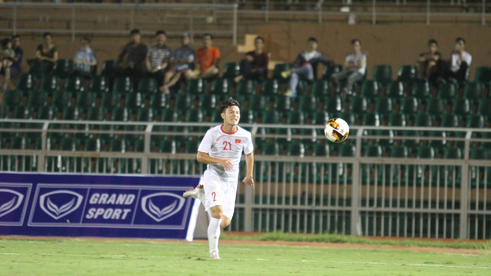 Khán đài sân Thống Nhất vắng vẻ trong ngày U19 Việt Nam thắng đậm Mông Cổ - 7 Khán đài sân Thống Nhất vắng vẻ trong ngày U19 Việt Nam thắng đậm Mông Cổ - 7