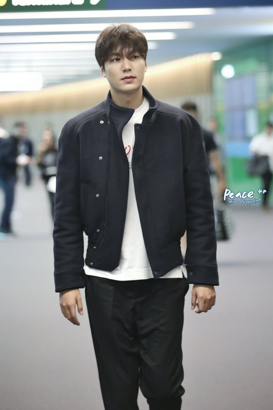 Lee Min Ho “đốn tim” người hâm mộ với vẻ ngoài “cực phẩm” - 9 Lee Min Ho “đốn tim” người hâm mộ với vẻ ngoài “cực phẩm” - 9