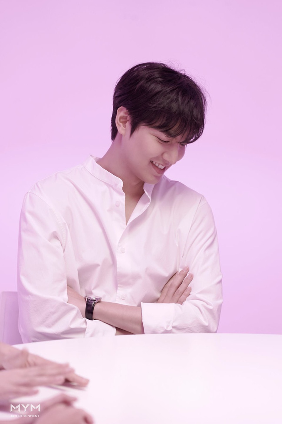 Lee Min Ho “đốn tim” người hâm mộ với vẻ ngoài “cực phẩm” - 14 Lee Min Ho “đốn tim” người hâm mộ với vẻ ngoài “cực phẩm” - 14