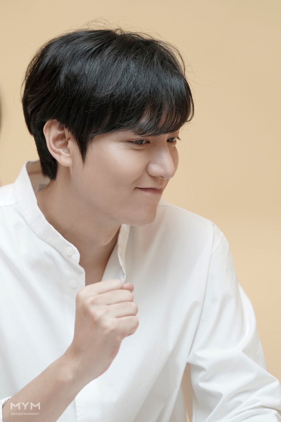 Lee Min Ho “đốn tim” người hâm mộ với vẻ ngoài “cực phẩm” - 12 Lee Min Ho “đốn tim” người hâm mộ với vẻ ngoài “cực phẩm” - 12