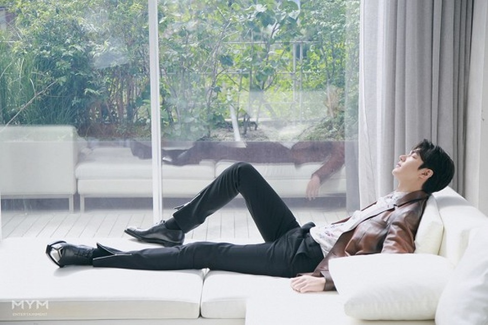 Lee Min Ho “đốn tim” người hâm mộ với vẻ ngoài “cực phẩm” - 6 Lee Min Ho “đốn tim” người hâm mộ với vẻ ngoài “cực phẩm” - 6