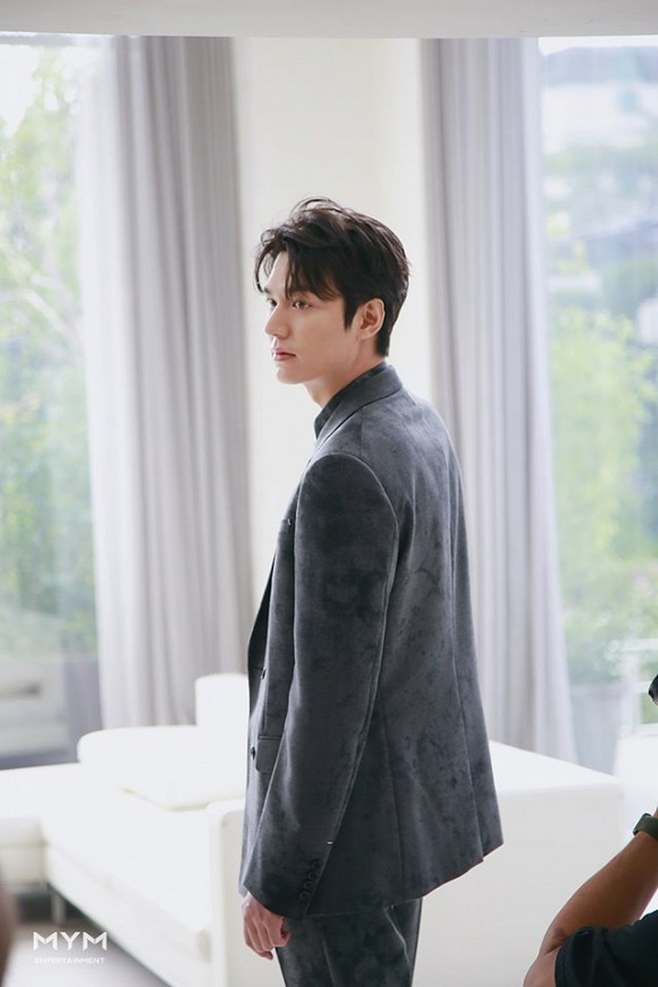 Lee Min Ho “đốn tim” người hâm mộ với vẻ ngoài “cực phẩm” - 7 Lee Min Ho “đốn tim” người hâm mộ với vẻ ngoài “cực phẩm” - 7