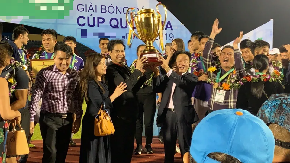 Ca sĩ Ngọc Sơn tiết lộ bất ngờ về thiếu gia nhà “Bầu” Hiển - 5 Ca sĩ Ngọc Sơn tiết lộ bất ngờ về thiếu gia nhà “Bầu” Hiển - 5