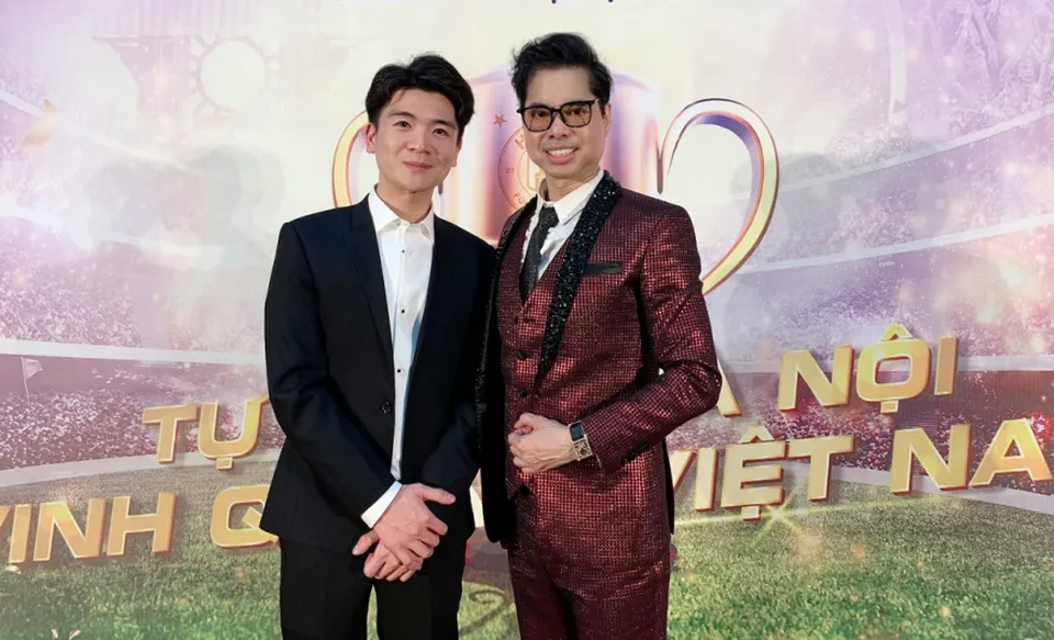 Ca sĩ Ngọc Sơn tiết lộ bất ngờ về thiếu gia nhà “Bầu” Hiển - 1 Ca sĩ Ngọc Sơn tiết lộ bất ngờ về thiếu gia nhà “Bầu” Hiển - 1