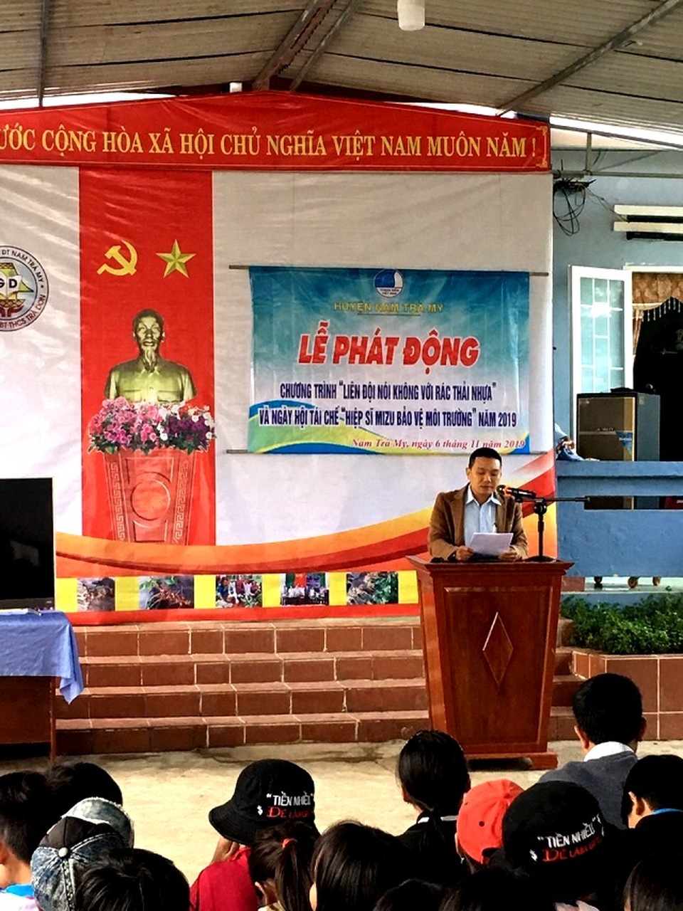 Trường PTDTBT THCS Trà Don tổ chức phát động “Chống rác thải nhựa” Học sinh miền núi Quảng Nam “nói không với rác thải nhựa”