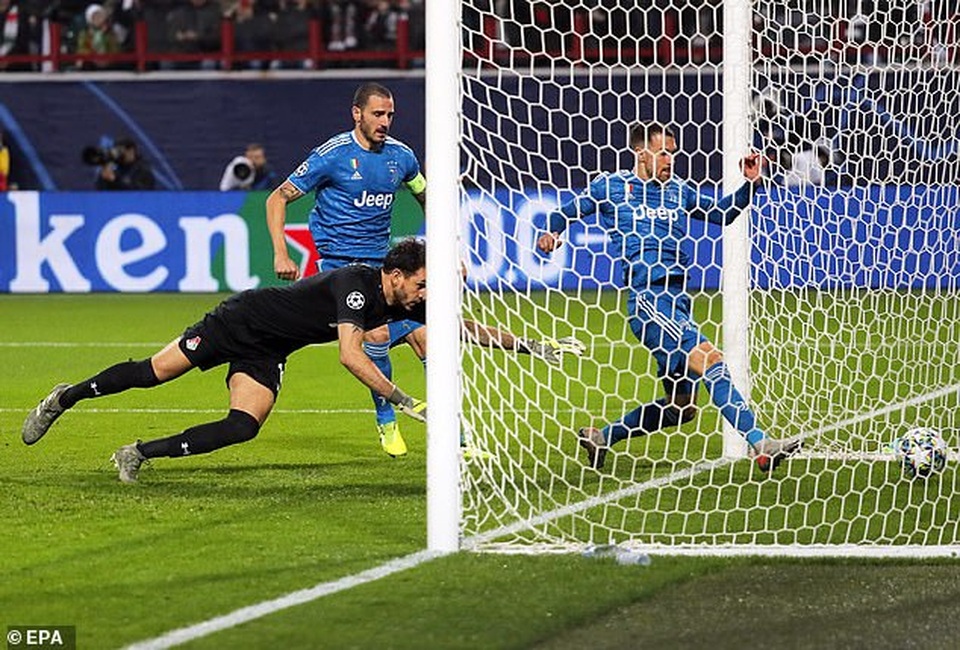 Thắng nghẹt thở phút 93, Juventus giành vé đi tiếp - 4 Thắng nghẹt thở phút 93, Juventus giành vé đi tiếp - 4
