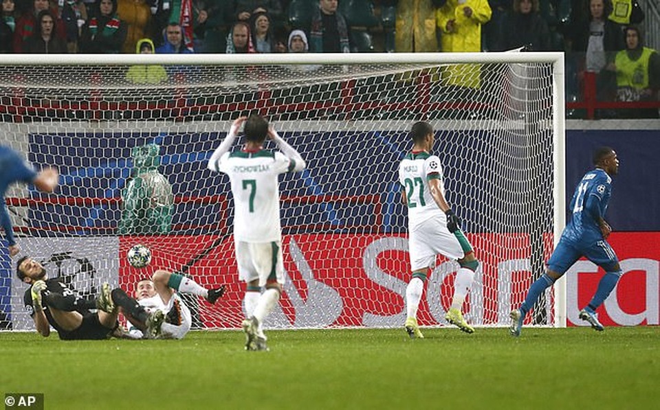 Thắng nghẹt thở phút 93, Juventus giành vé đi tiếp - 7 Thắng nghẹt thở phút 93, Juventus giành vé đi tiếp - 7