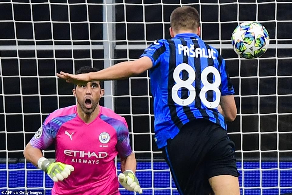 Atalanta 1-1 Man City: Jesus đá hỏng phạt đền, Bravo nhận thẻ đỏ - 2 Atalanta 1-1 Man City: Jesus đá hỏng phạt đền, Bravo nhận thẻ đỏ - 2