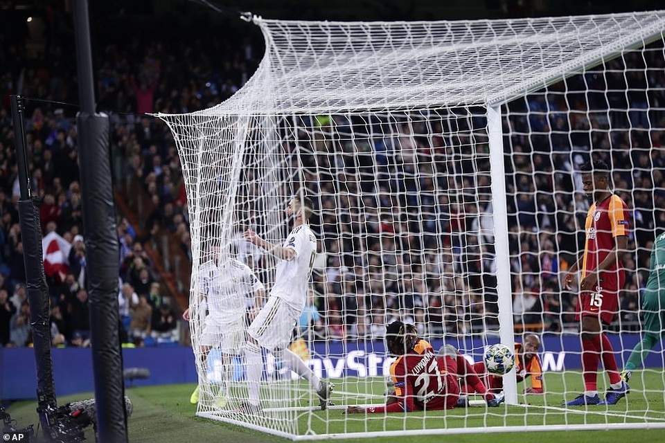Đại thắng Galatasaray 6-0, Real Madrid cầm chắc tấm vé đi tiếp - 3 Đại thắng Galatasaray 6-0, Real Madrid cầm chắc tấm vé đi tiếp - 3