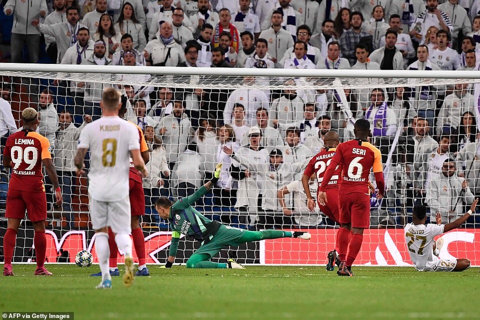 Đại thắng Galatasaray 6-0, Real Madrid cầm chắc tấm vé đi tiếp - 5 Đại thắng Galatasaray 6-0, Real Madrid cầm chắc tấm vé đi tiếp - 5