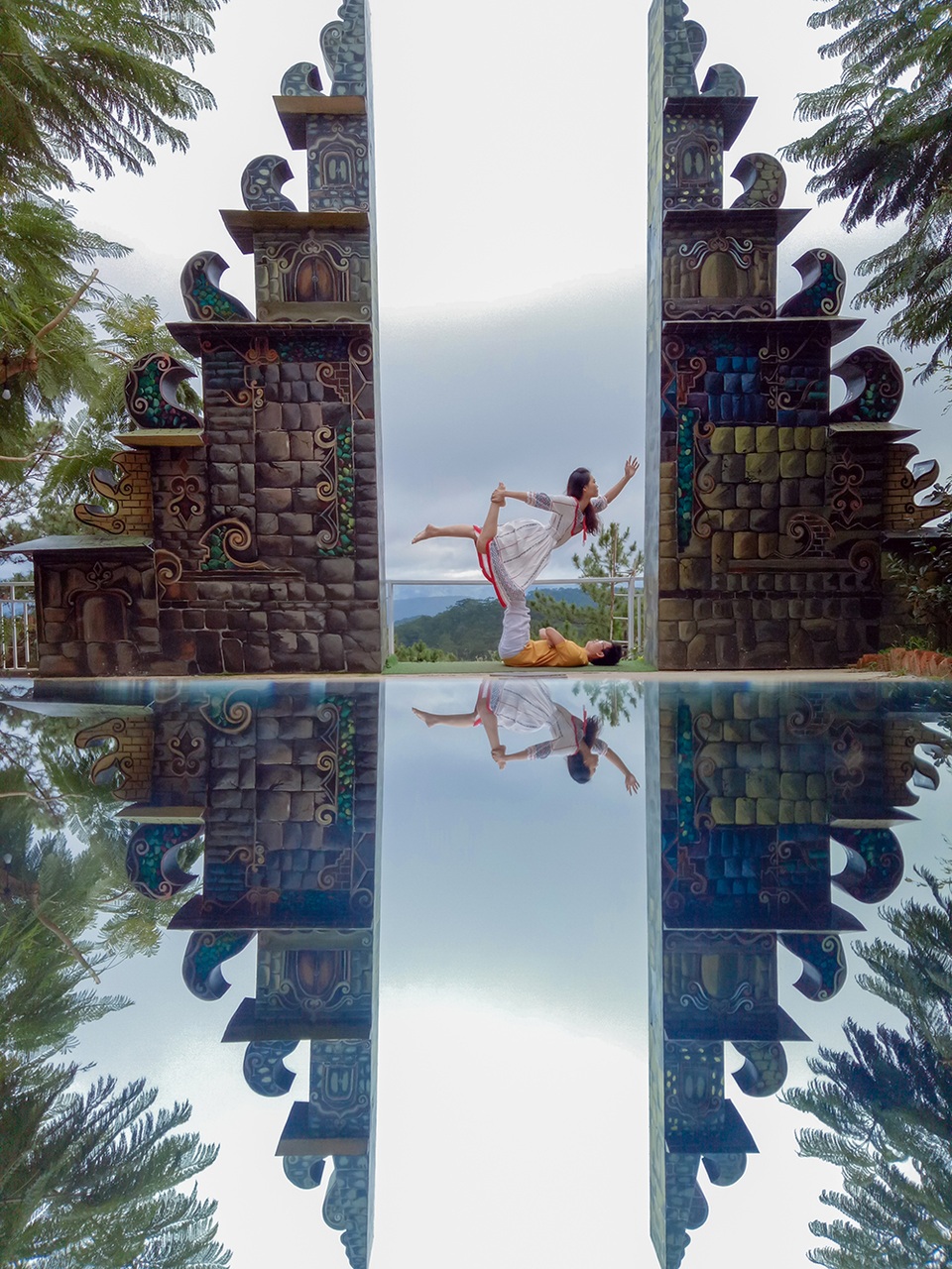 Độc đáo màn biểu diễn của cặp vợ chồng vàng Yoga Việt Nam - 6 Độc đáo màn biểu diễn của cặp vợ chồng vàng Yoga Việt Nam - 6