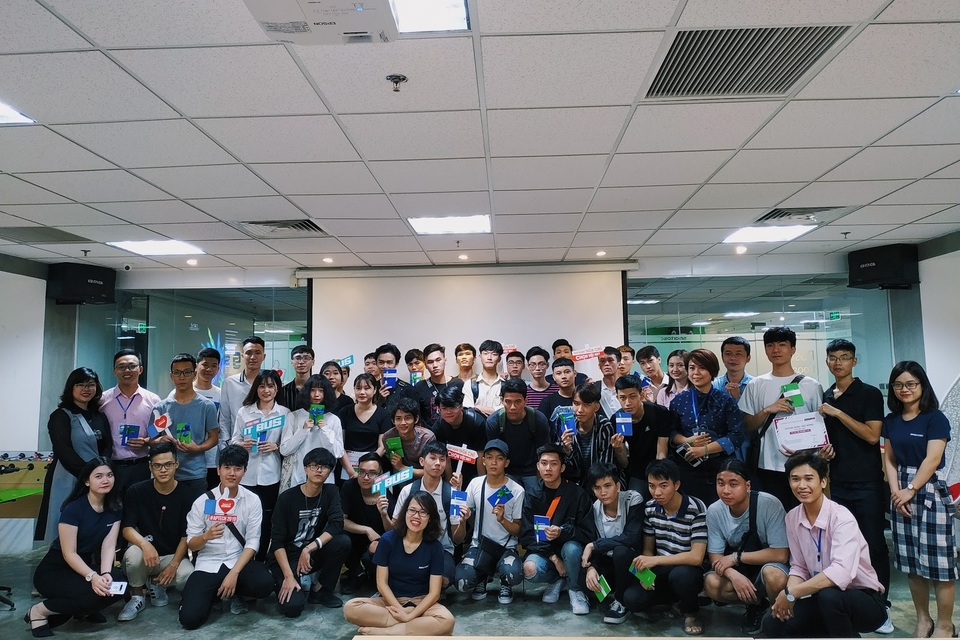 “Hành trình IT Bus” trao cơ hội, khơi đam mê cho sinh viên CNTT - 4 “Hành trình IT Bus” trao cơ hội, khơi đam mê cho sinh viên CNTT - 4