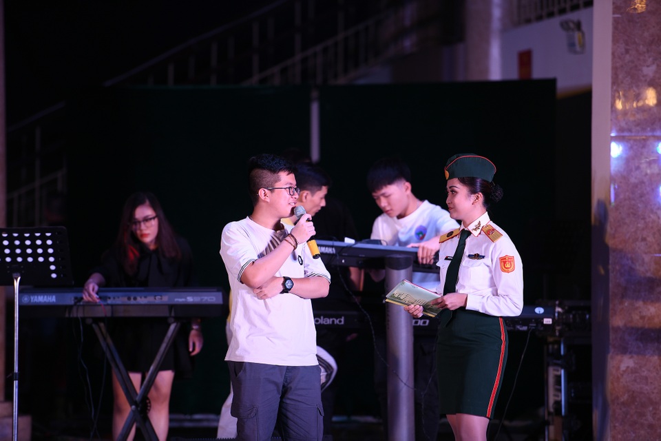 Quang Anh “Về nhà đi con” dự Liên hoan nhóm, ban nhạc 2019 - 8 Quang Anh “Về nhà đi con” dự Liên hoan nhóm, ban nhạc 2019 - 8