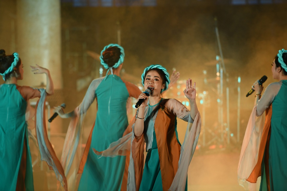 Quang Anh “Về nhà đi con” dự Liên hoan nhóm, ban nhạc 2019 - 6 Quang Anh “Về nhà đi con” dự Liên hoan nhóm, ban nhạc 2019 - 6