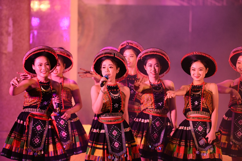 Quang Anh “Về nhà đi con” dự Liên hoan nhóm, ban nhạc 2019 - 4 Quang Anh “Về nhà đi con” dự Liên hoan nhóm, ban nhạc 2019 - 4