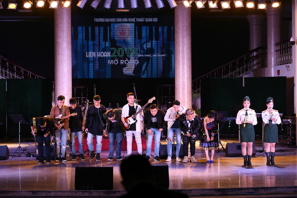 Quang Anh “Về nhà đi con” dự Liên hoan nhóm, ban nhạc 2019 - 10 Quang Anh “Về nhà đi con” dự Liên hoan nhóm, ban nhạc 2019 - 10