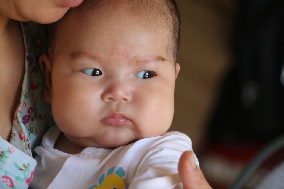 Dù còn chút hy vọng nhỏ nhoi gia đình cũng tìm cách cứu cháu bé - 1 Dù còn chút hy vọng nhỏ nhoi gia đình cũng tìm cách cứu cháu bé - 1