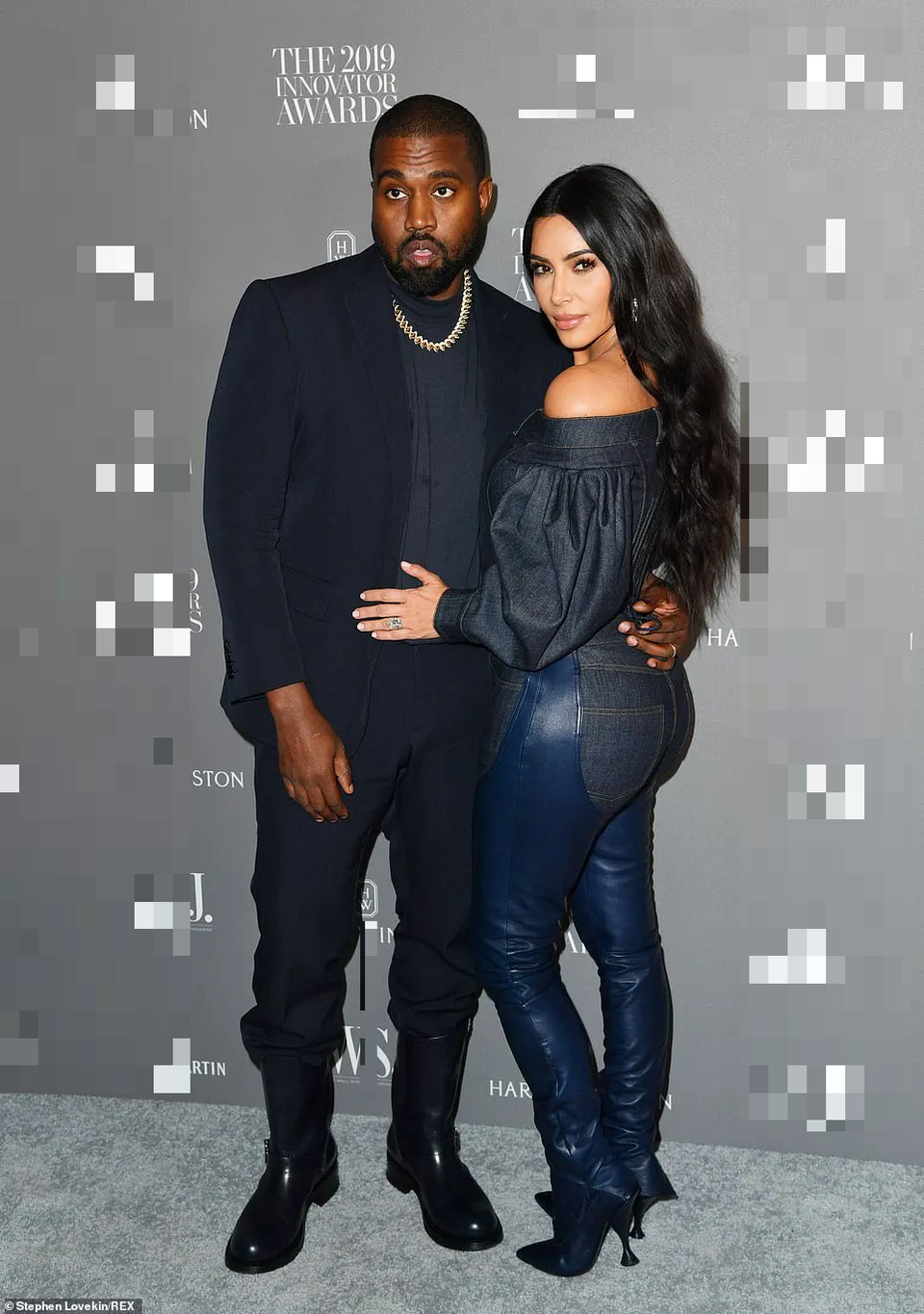 Kim Kardashian diện đồ Jeans lạ mắt khoe dáng nảy nở - 1 Kim Kardashian diện đồ Jeans lạ mắt khoe dáng nảy nở - 1