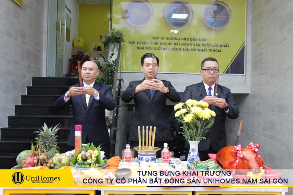 Khai trương đỏ tấn tài phát lộc cùng Công ty Cổ phần Bất động sản UniHomes Nam Sài Gòn - 1 Khai trương đỏ tấn tài phát lộc cùng Công ty Cổ phần Bất động sản UniHomes Nam Sài Gòn - 1