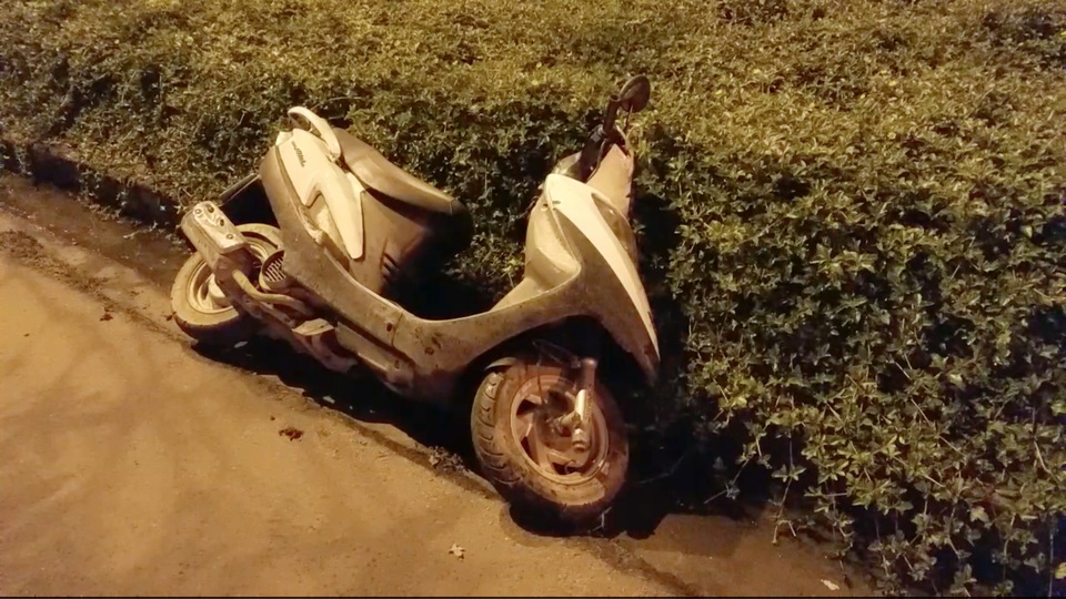 Người đàn ông chết trong tư thế nằm vắt trên dải phân cách - 2 Người đàn ông chết trong tư thế nằm vắt trên dải phân cách - 2