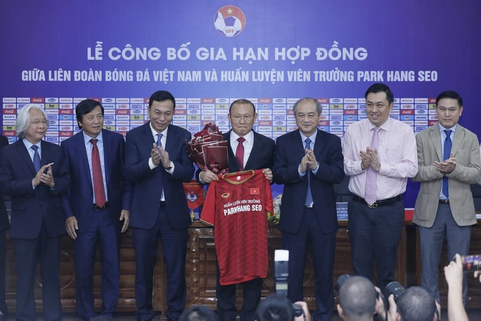HLV Park Hang Seo chia sẻ xúc động trong ngày gia hạn hợp đồng với VFF - 3 HLV Park Hang Seo chia sẻ xúc động trong ngày gia hạn hợp đồng với VFF - 3