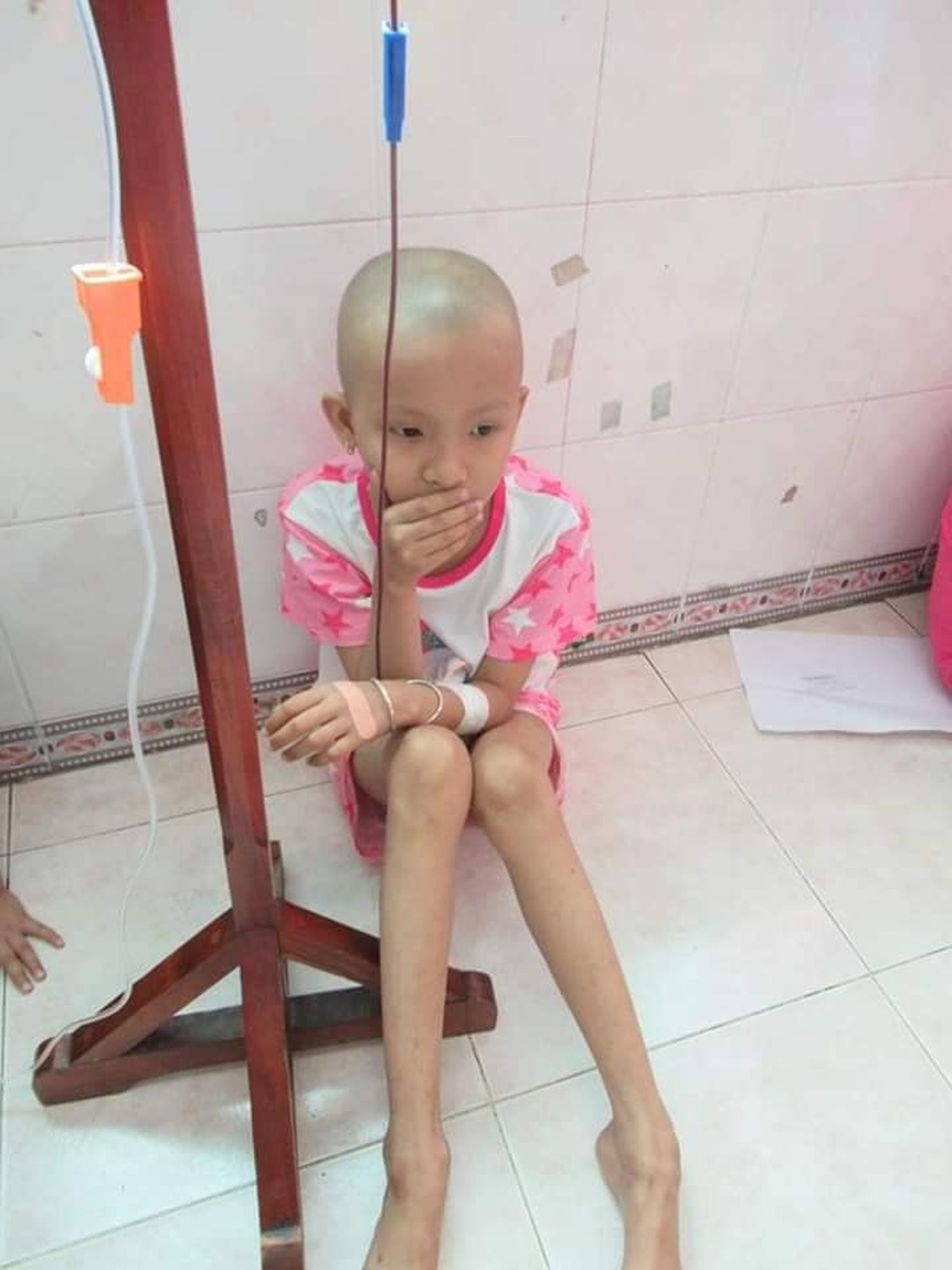 Bé gái 1 quả thận ước mơ thành hoạ sĩ, tính mạng thật mong manh - 7 Bé gái 1 quả thận ước mơ thành hoạ sĩ, tính mạng thật mong manh - 7