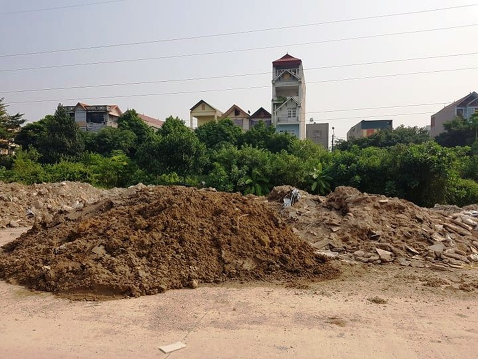 Thành phố Ninh Bình tràn ngập rác, bị “biến” thành bãi chứa chất thải khổng lồ! - 14 Thành phố Ninh Bình tràn ngập rác, bị “biến” thành bãi chứa chất thải khổng lồ! - 14