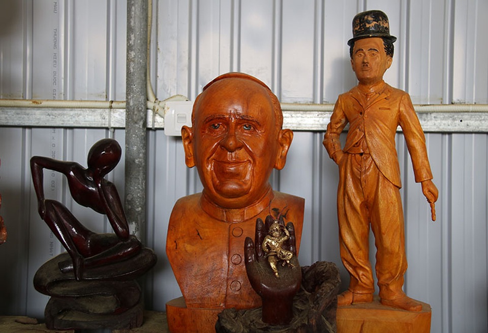Chàng trai có tài “hô biến” gốc cây thành tượng HLV Park Hang Seo sinh động - 10 Chàng trai có tài “hô biến” gốc cây thành tượng HLV Park Hang Seo sinh động - 10