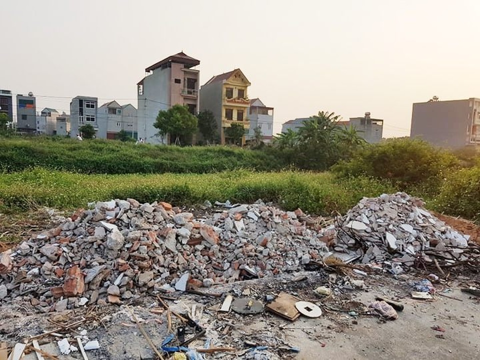 Thành phố Ninh Bình tràn ngập rác, bị “biến” thành bãi chứa chất thải khổng lồ! - 11 Thành phố Ninh Bình tràn ngập rác, bị “biến” thành bãi chứa chất thải khổng lồ! - 11