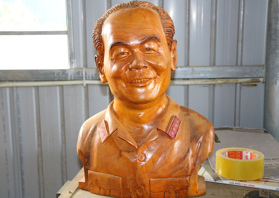 Chàng trai có tài “hô biến” gốc cây thành tượng HLV Park Hang Seo sinh động - 3 Chàng trai có tài “hô biến” gốc cây thành tượng HLV Park Hang Seo sinh động - 3