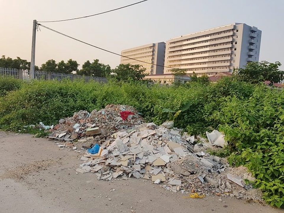 Thành phố Ninh Bình tràn ngập rác, bị “biến” thành bãi chứa chất thải khổng lồ! - 10 Thành phố Ninh Bình tràn ngập rác, bị “biến” thành bãi chứa chất thải khổng lồ! - 10