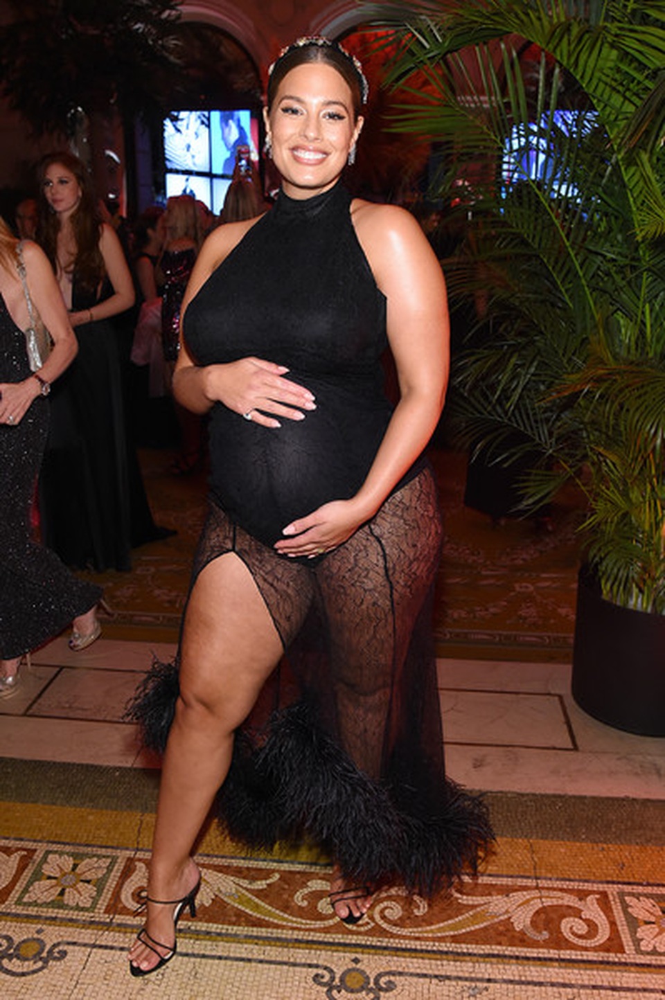 Ashley Graham hé lộ giới tính em bé trong bụng - 8 Ashley Graham hé lộ giới tính em bé trong bụng - 8