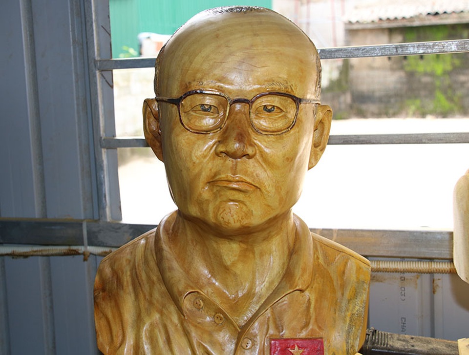 Chàng trai có tài “hô biến” gốc cây thành tượng HLV Park Hang Seo sinh động - 7 Chàng trai có tài “hô biến” gốc cây thành tượng HLV Park Hang Seo sinh động - 7