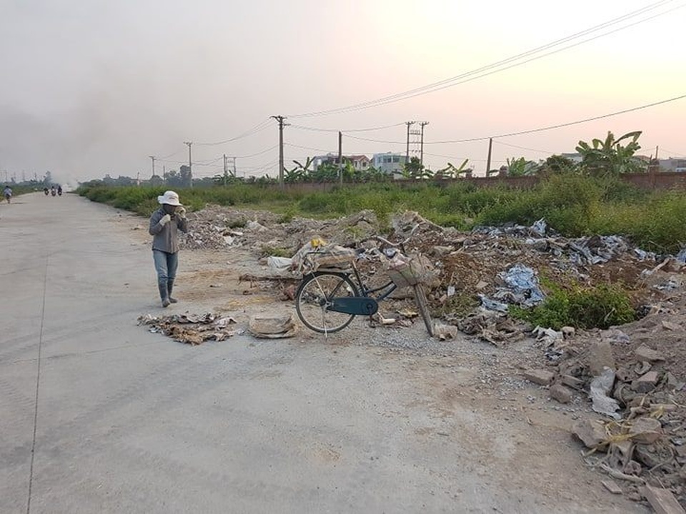 Thành phố Ninh Bình tràn ngập rác, bị “biến” thành bãi chứa chất thải khổng lồ! - 16 Thành phố Ninh Bình tràn ngập rác, bị “biến” thành bãi chứa chất thải khổng lồ! - 16
