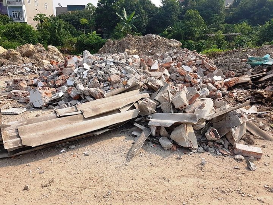 Thành phố Ninh Bình tràn ngập rác, bị “biến” thành bãi chứa chất thải khổng lồ! - 5 Thành phố Ninh Bình tràn ngập rác, bị “biến” thành bãi chứa chất thải khổng lồ! - 5