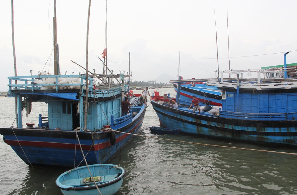 Cấm biển, cưỡng chế các hộ dân khu vực nguy hiểm để ứng phó với bão số 6 - 2 Cấm biển, cưỡng chế các hộ dân khu vực nguy hiểm để ứng phó với bão số 6 - 2