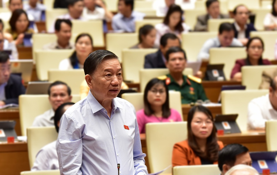 Bộ trưởng Nguyễn Mạnh Hùng: Não người Việt tập trung ở mạng xã hội nước ngoài rất nguy hiểm! - 2 Bộ trưởng Nguyễn Mạnh Hùng: Não người Việt tập trung ở mạng xã hội nước ngoài rất nguy hiểm! - 2