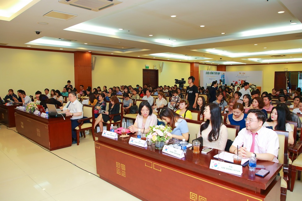 Cập nhật những công nghệ làm đẹp hiện đại tại hội nghị thẩm mỹ khoa học quốc tế lần 6 - 4 Cập nhật những công nghệ làm đẹp hiện đại tại hội nghị thẩm mỹ khoa học quốc tế lần 6 - 4