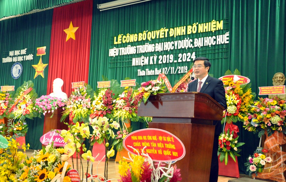 Bổ nhiệm 3 Hiệu trưởng ĐH Kinh tế, Y dược, Ngoại ngữ của ĐH Huế - 2 Bổ nhiệm 3 Hiệu trưởng ĐH Kinh tế, Y dược, Ngoại ngữ của ĐH Huế - 2