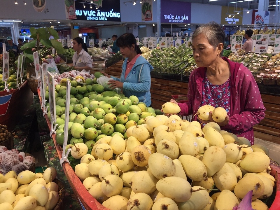 Hủ tiếu, cá khô, xoài, mận Đồng Tháp rầm rộ vào siêu thị, giá rẻ bất ngờ - 1 Hủ tiếu, cá khô, xoài, mận Đồng Tháp rầm rộ vào siêu thị, giá rẻ bất ngờ - 1