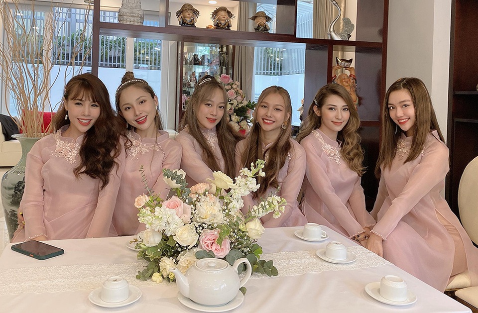 Đông Nhi - Ông Cao Thắng hôn nhau say đắm trong lễ vu quy - 8 Đông Nhi - Ông Cao Thắng hôn nhau say đắm trong lễ vu quy - 8