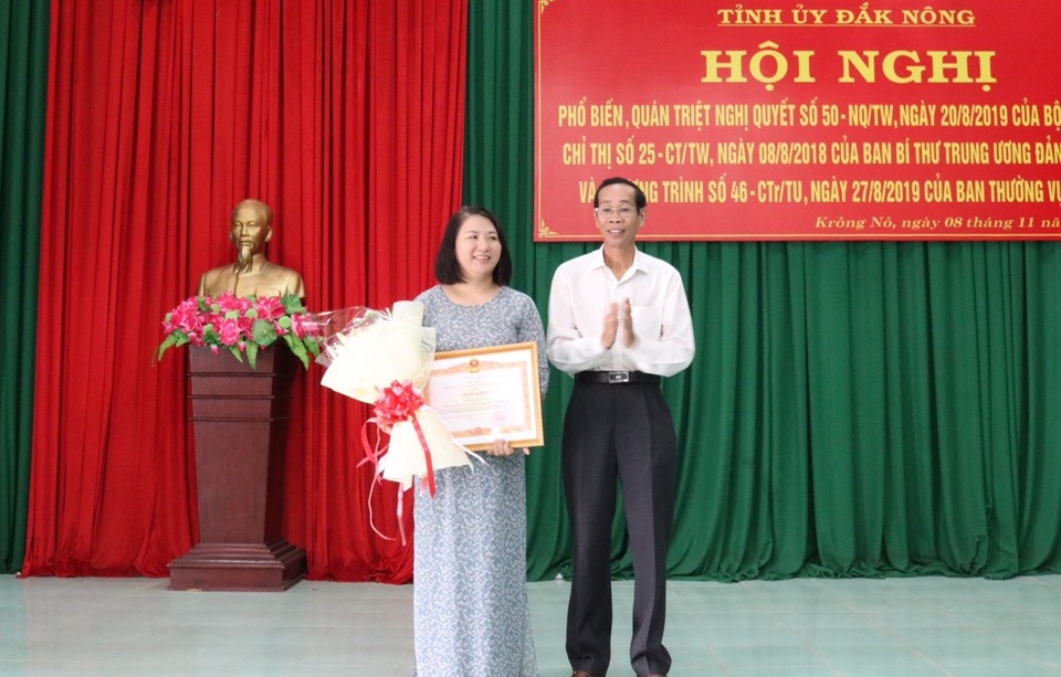 Cảm động cô giáo đi xin cơm cho học trò nghèo - 7 Cảm động cô giáo đi xin cơm cho học trò nghèo - 7