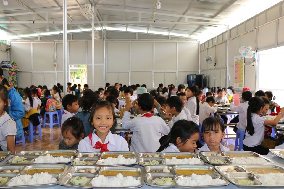 Cảm động cô giáo đi xin cơm cho học trò nghèo - 5 Cảm động cô giáo đi xin cơm cho học trò nghèo - 5