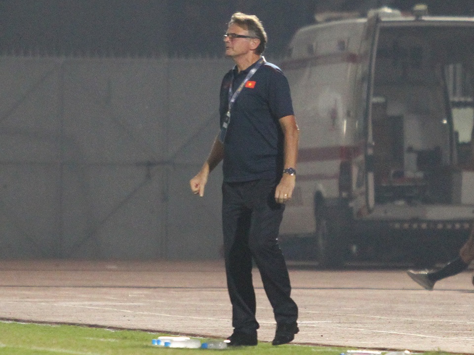 HLV Philippe Troussier không hài lòng sau chiến thắng của U19 Việt Nam trước Guam - 1 HLV Philippe Troussier không hài lòng sau chiến thắng của U19 Việt Nam trước Guam - 1
